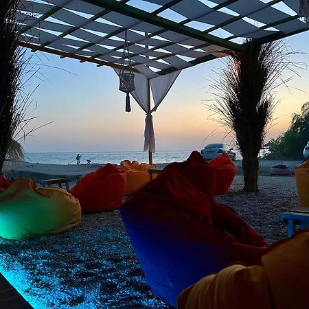 Garden Villa Naza Piqeras Luaran gambar