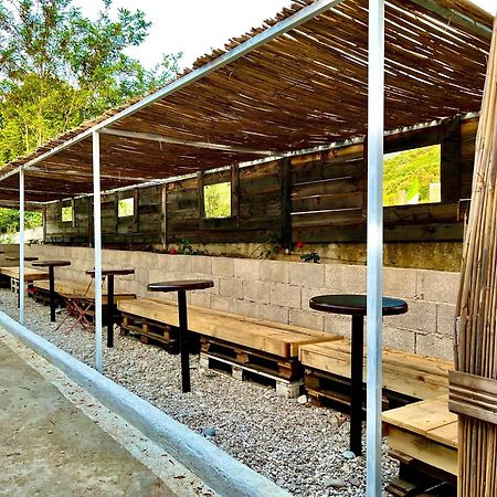 Garden Villa Naza Piqeras Luaran gambar