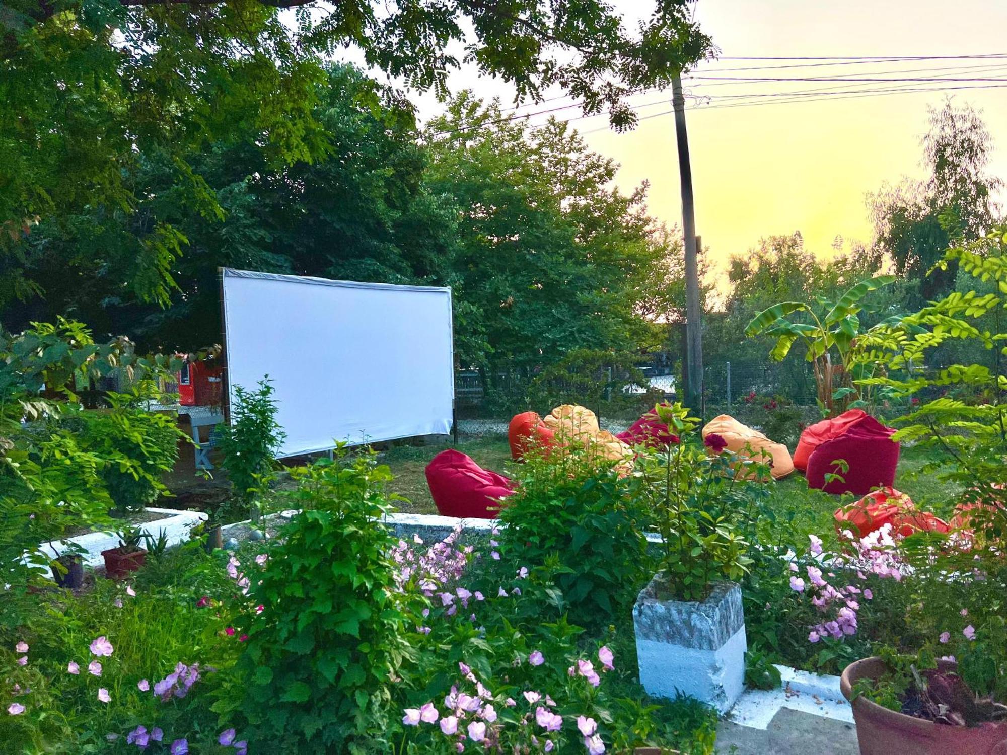 Garden Villa Naza Piqeras Luaran gambar